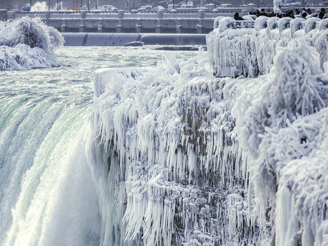 niagara-falls-frozen-AP-640x480.jpg