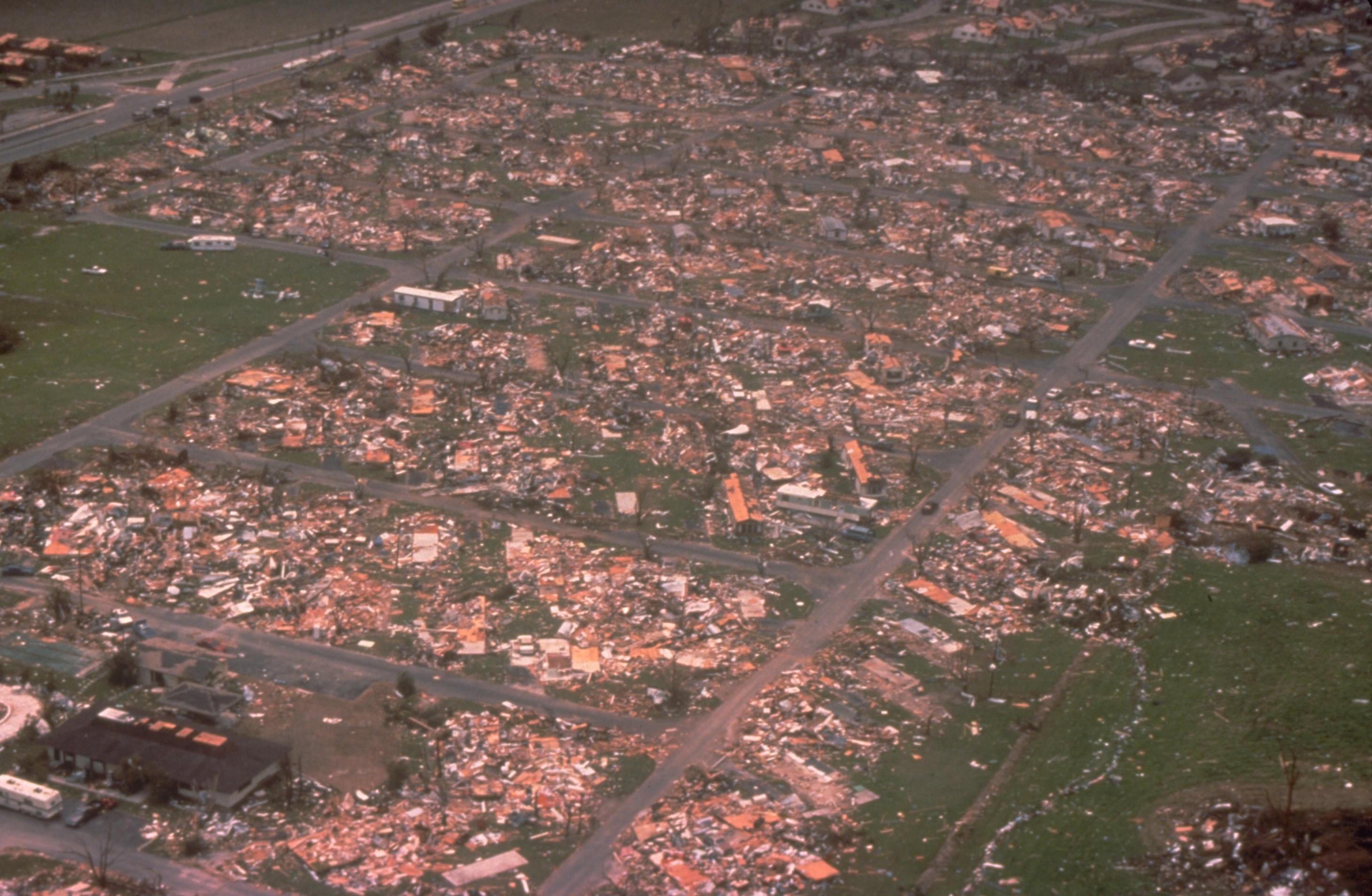 Hurricane_andrew_fema_2563.jpg