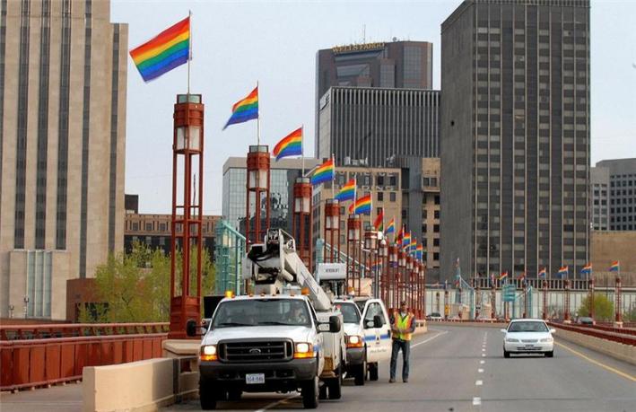 20130513_wabasha_rainbow_flags_91.jpg