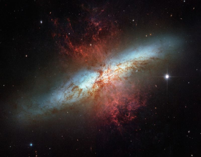 m82-hst-4159x3240_print-800x623.jpg